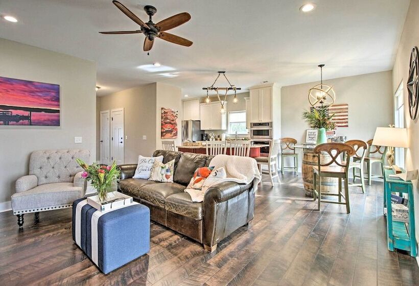 Waterfront Colonels Island Home: Shared Dock!