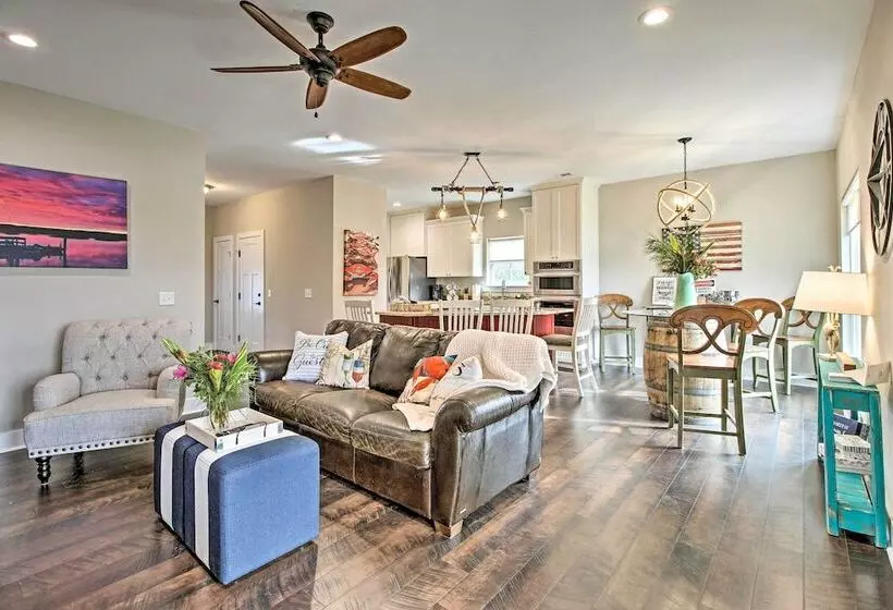 Waterfront Colonels Island Home: Shared Dock!
