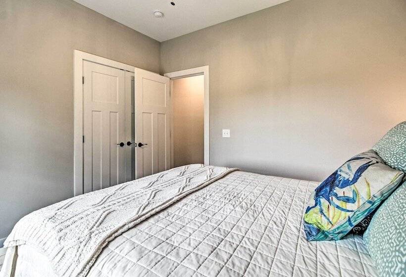 Waterfront Colonels Island Home: Shared Dock!