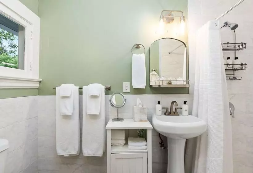 Aamiaismajoitus (B&B) Grape Escape Inn & Suites