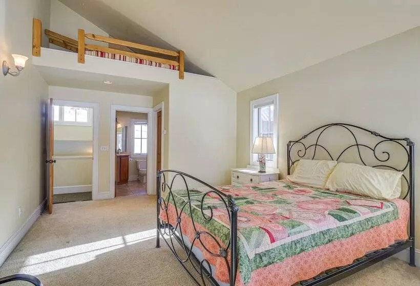 Cb Trailhouse    Walk To Meridian Lake!