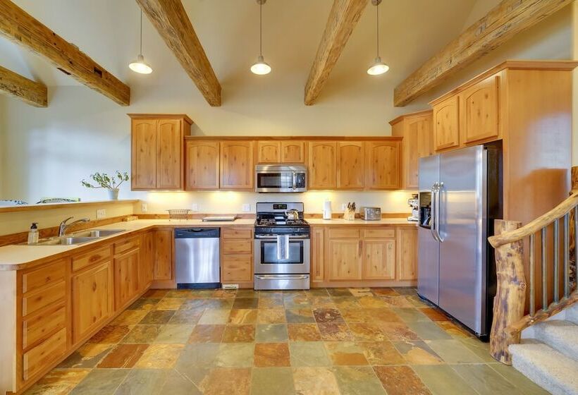 Cb Trailhouse Walk To Meridian Lake!