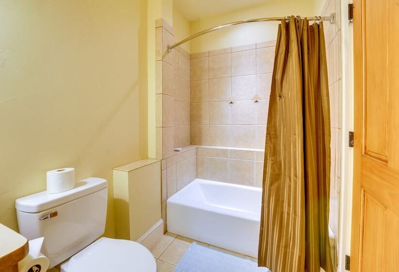 Cb Trailhouse Walk To Meridian Lake!