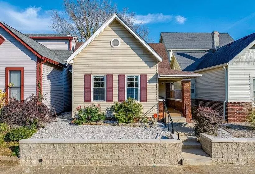 Chic Indianapolis Home W/ Patio < 2 Mi To Downtown