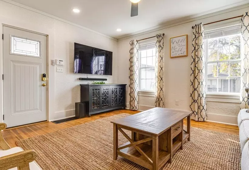 Chic Indianapolis Home W/ Patio < 2 Mi To Downtown