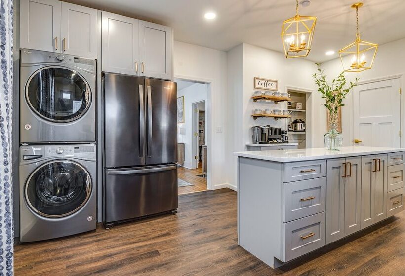 Chic Indianapolis Home W/ Patio < 2 Mi To Downtown