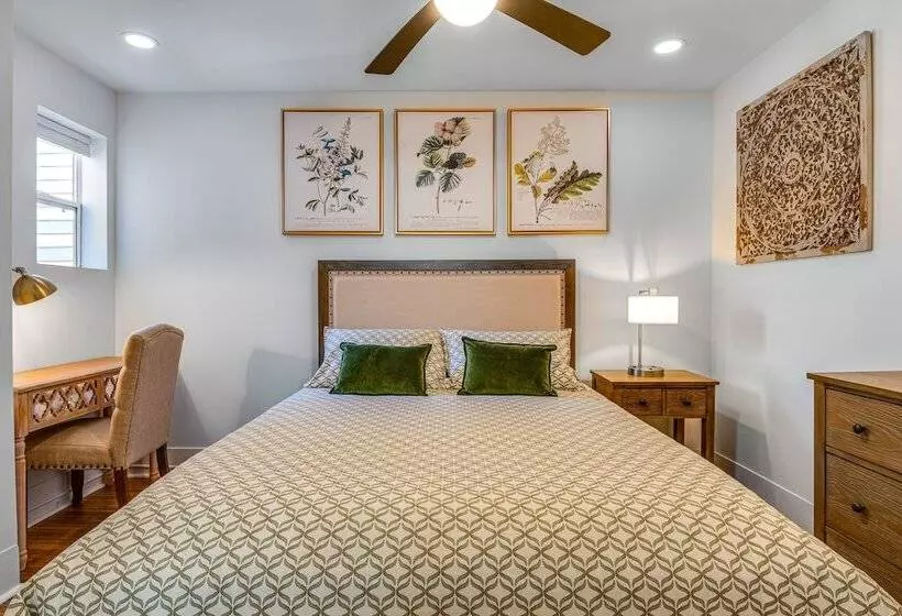 Chic Indianapolis Home W/ Patio < 2 Mi To Downtown