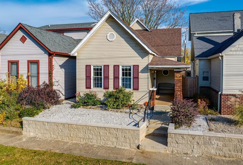 Chic Indianapolis Home W/ Patio < 2 Mi To Downtown