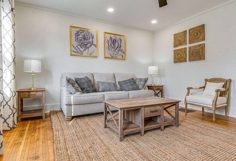 Chic Indianapolis Home W/ Patio < 2 Mi To Downtown