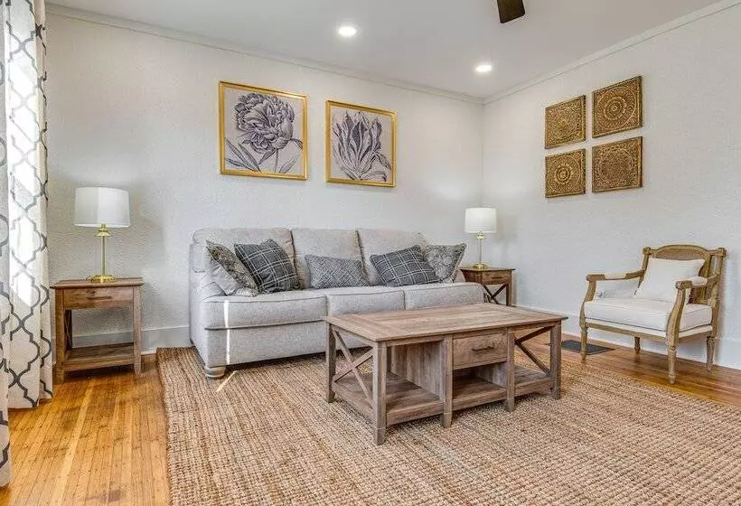 Chic Indianapolis Home W/ Patio < 2 Mi To Downtown