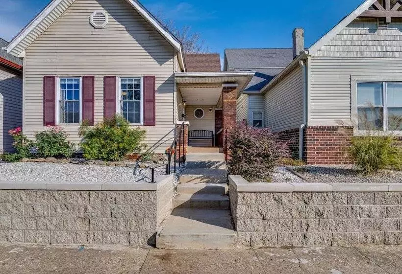 Chic Indianapolis Home W/ Patio < 2 Mi To Downtown