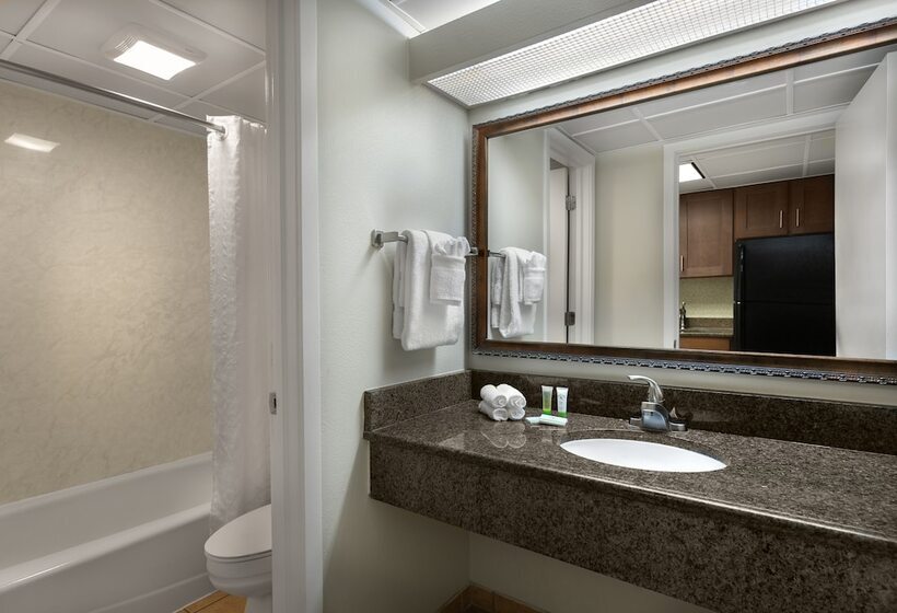 هتل Coral Beach Resort By Beach Vacations