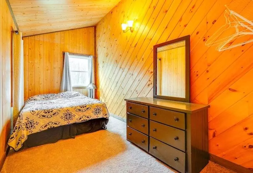 Cozy Howard Cabin: Hike, Hunt + Fish!