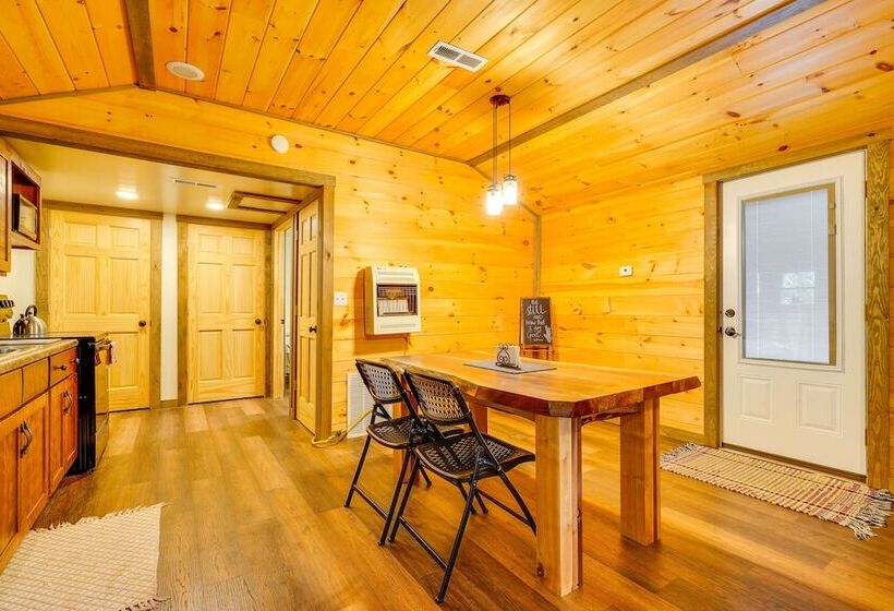 Cozy Howard Cabin: Hike, Hunt + Fish!