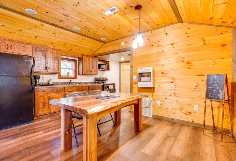 Cozy Howard Cabin: Hike, Hunt + Fish!