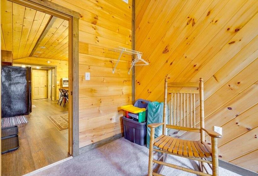 Cozy Howard Cabin: Hike, Hunt + Fish!