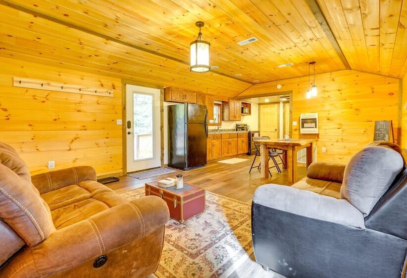 Cozy Howard Cabin: Hike, Hunt + Fish!