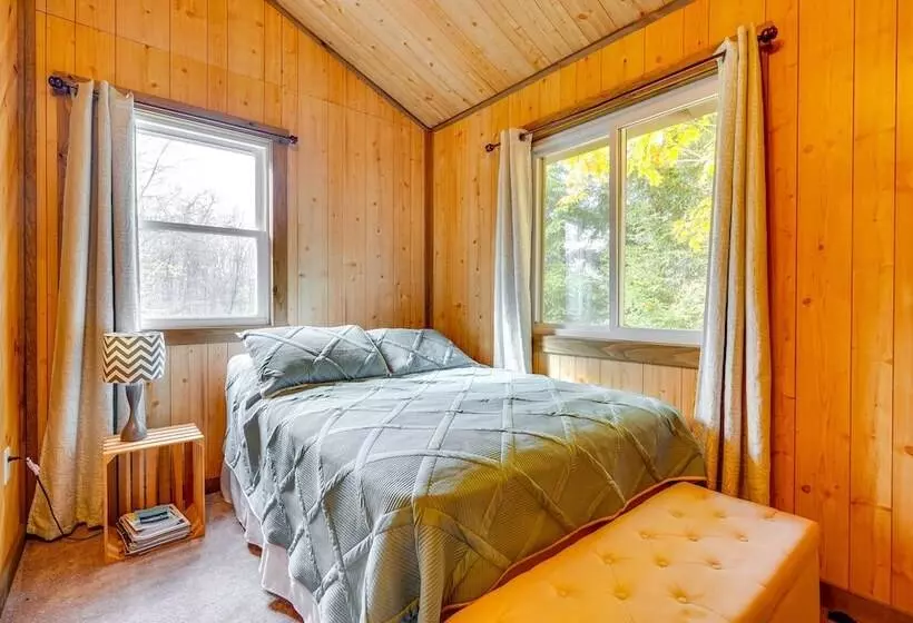 Cozy Howard Cabin: Hike, Hunt + Fish!