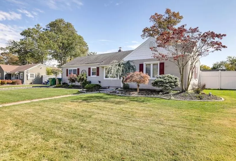 Edison Vacation Home: 1 Mi To Train Station To Nyc