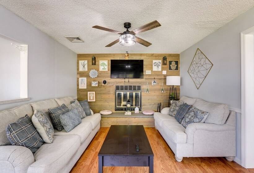 Edison Vacation Home: 1 Mi To Train Station To Nyc