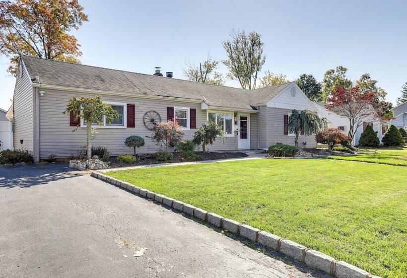 Edison Vacation Home: 1 Mi To Train Station To Nyc