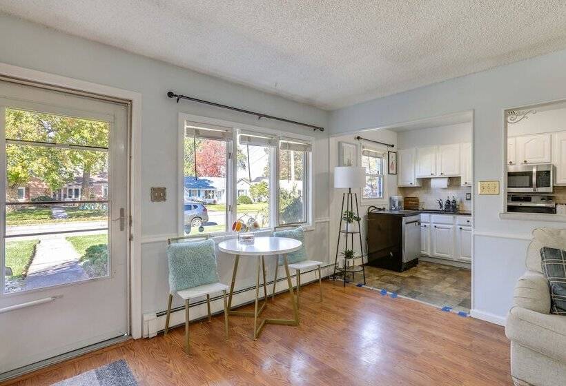 Edison Vacation Home: 1 Mi To Train Station To Nyc