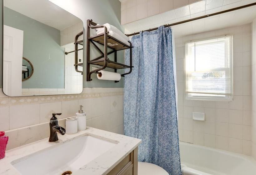 Edison Vacation Home: 1 Mi To Train Station To Nyc