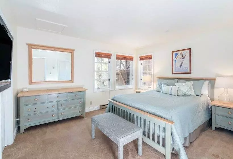 Etta Place Too 107 By Avantstay Close To Town & The Slopes! In Complex W/ Communal Pool & Hot Tub