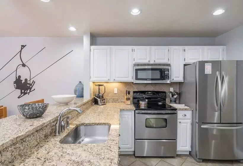 Etta Place Too 107 By Avantstay Close To Town & The Slopes! In Complex W/ Communal Pool & Hot Tub