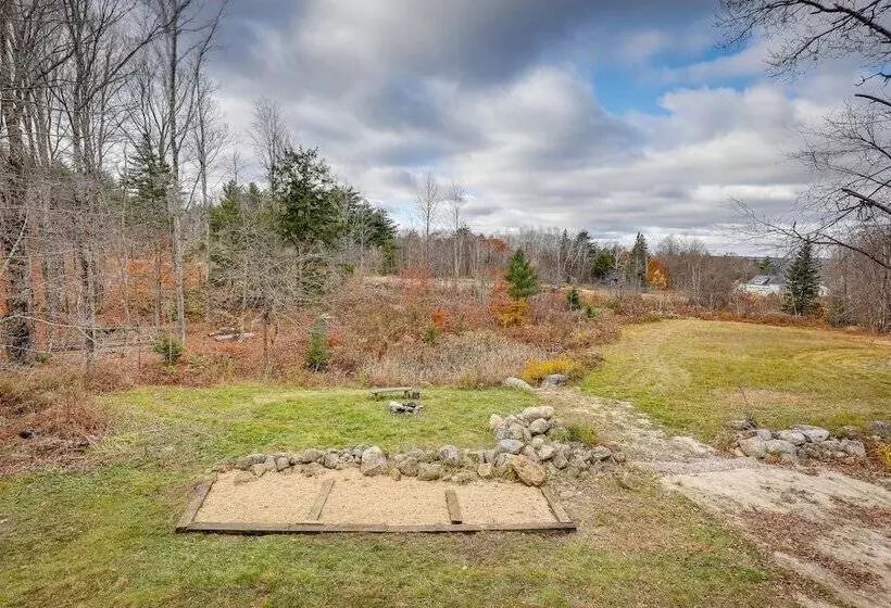 Expansive Wilmot Escape W/ Deck Near Skiing!