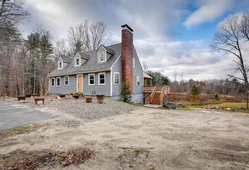 Expansive Wilmot Escape W/ Deck Near Skiing!