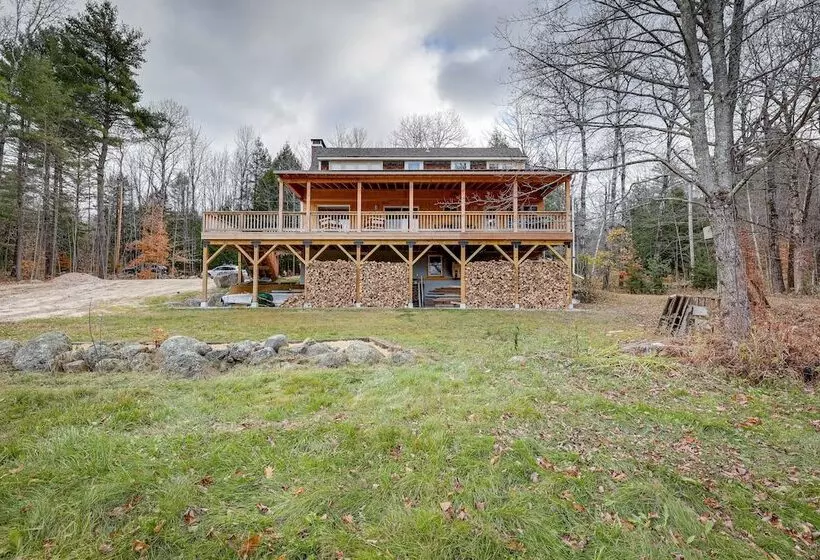 Expansive Wilmot Escape W/ Deck Near Skiing!