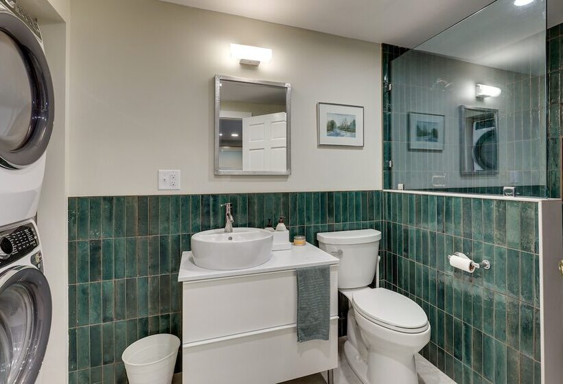 Expansive Wilmot Escape W/ Deck Near Skiing!