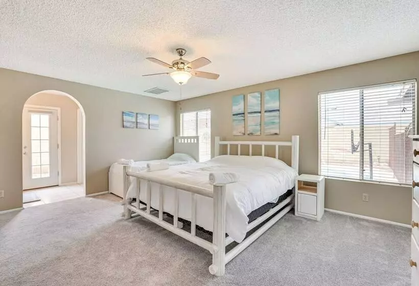 Family Friendly Peoria Home W/ Pool & Fire Pit!