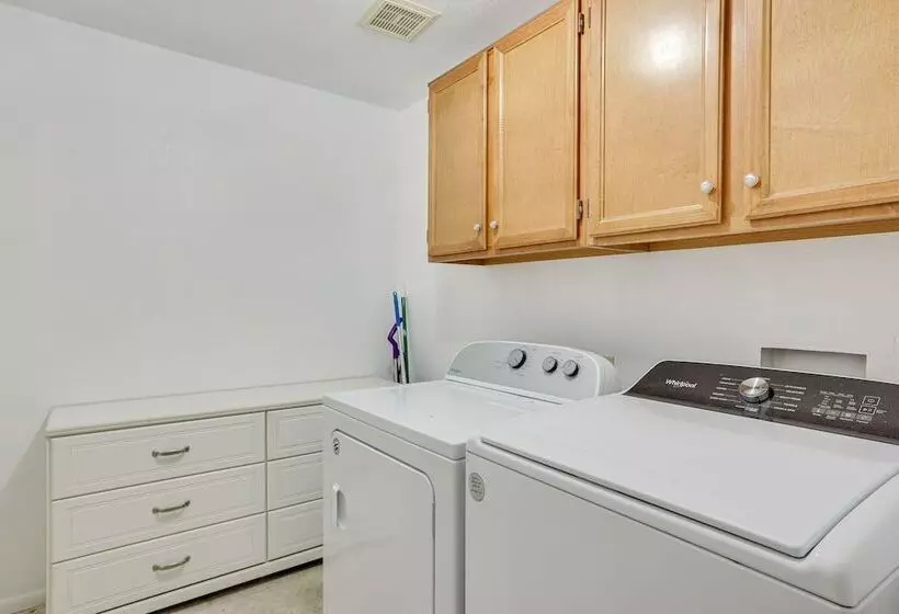 Family Friendly Peoria Home W/ Pool & Fire Pit!