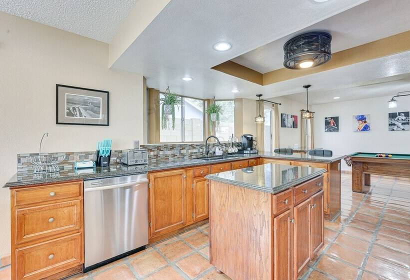 Family Friendly Peoria Home W/ Pool & Fire Pit!