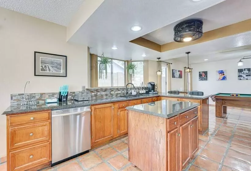 Family Friendly Peoria Home W/ Pool & Fire Pit!