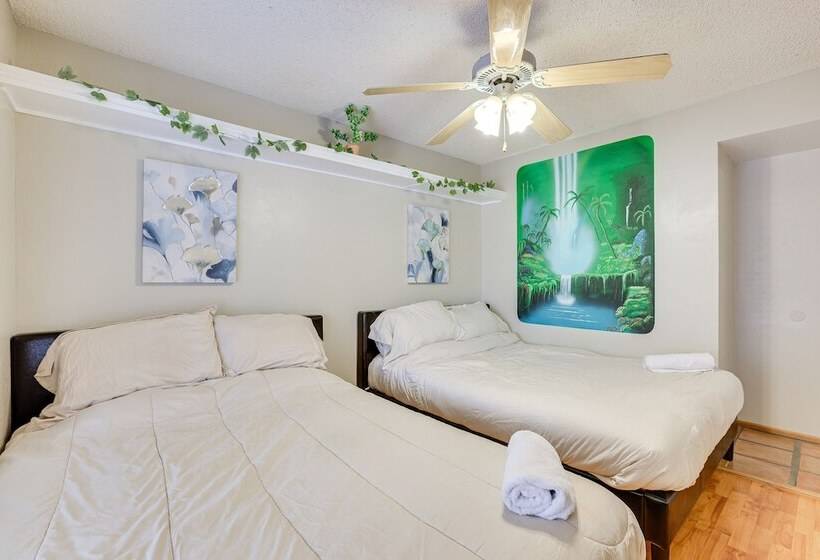 Family Friendly Peoria Home W/ Pool & Fire Pit!