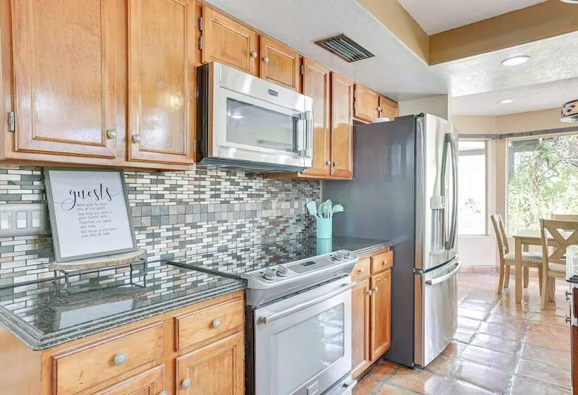 Family Friendly Peoria Home W/ Pool & Fire Pit!