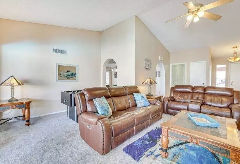 Family Friendly Peoria Home W/ Pool & Fire Pit!