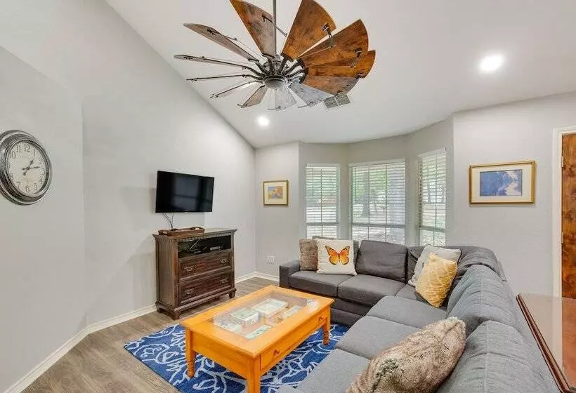 Holly Lake Retreat W/ 3 Community Pools & Yard