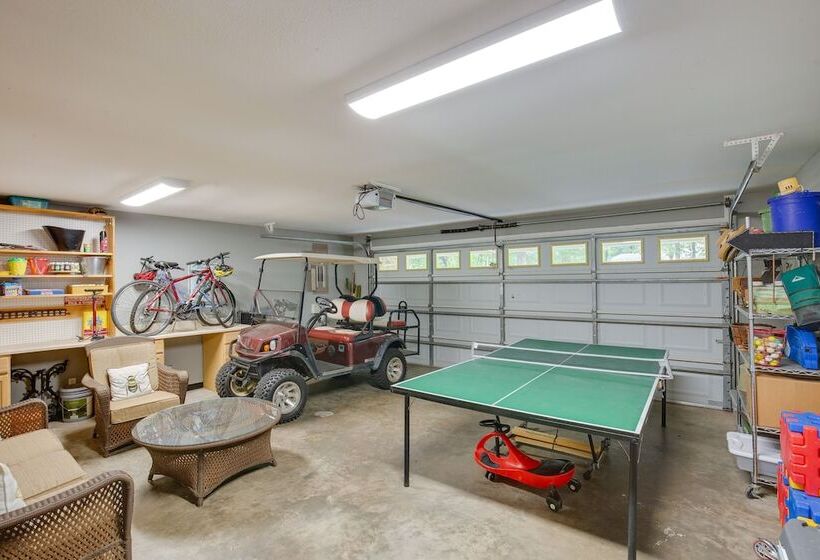 Holly Lake Retreat W/ 3 Community Pools & Yard