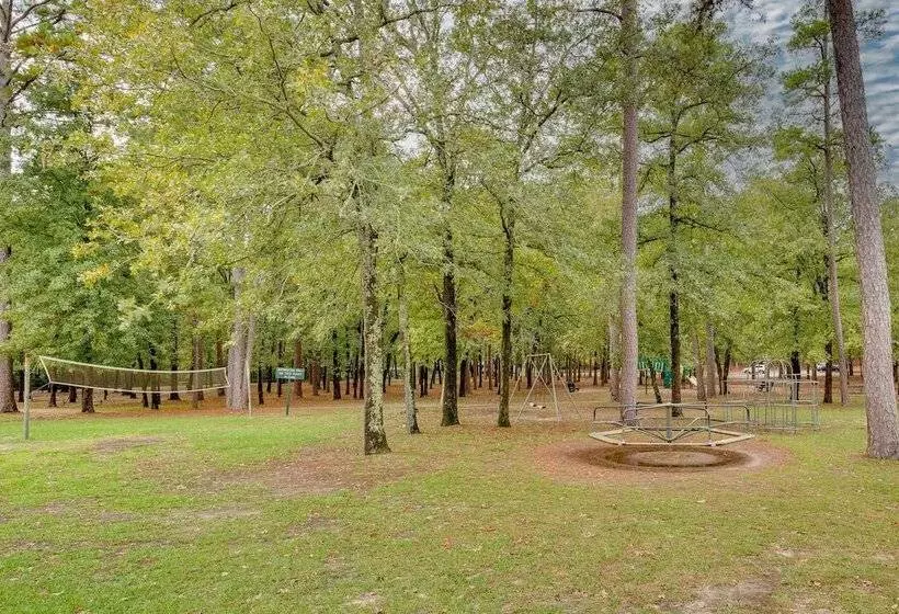 Holly Lake Retreat W/ 3 Community Pools & Yard