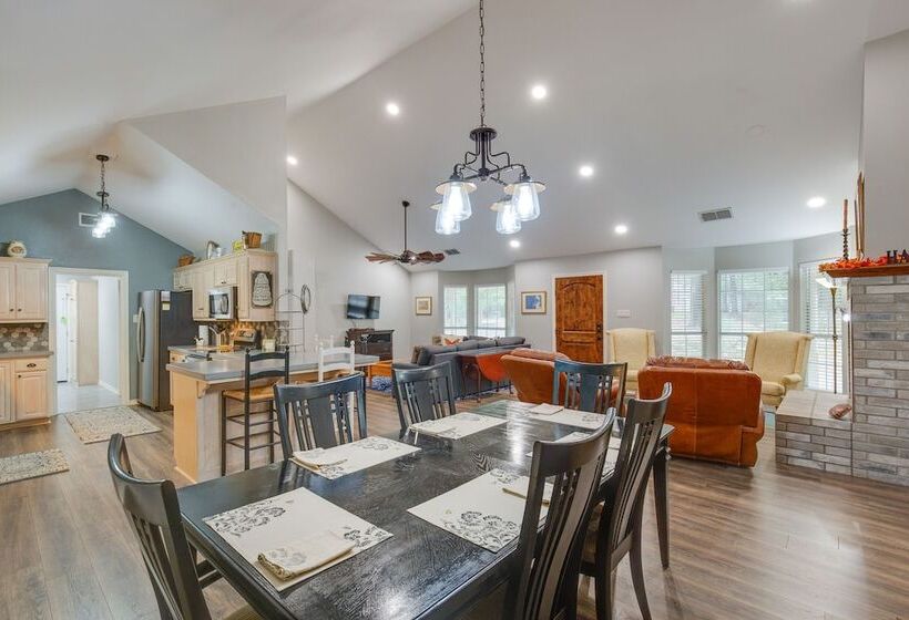 Holly Lake Retreat W/ 3 Community Pools & Yard