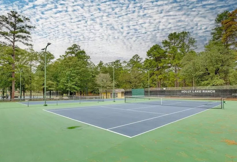 Holly Lake Retreat W/ 3 Community Pools & Yard