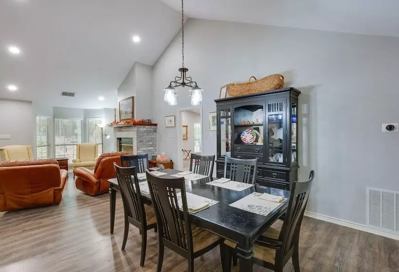 Holly Lake Retreat W/ 3 Community Pools & Yard