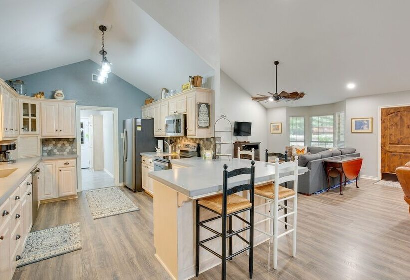 Holly Lake Retreat W/ 3 Community Pools & Yard