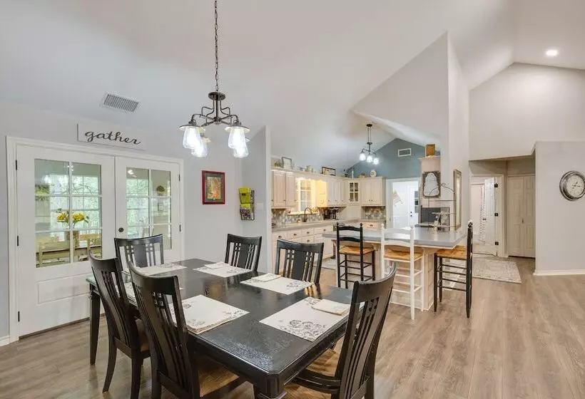 Holly Lake Retreat W/ 3 Community Pools & Yard