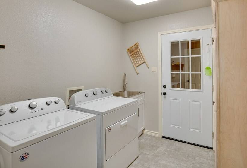 Holly Lake Retreat W/ 3 Community Pools & Yard