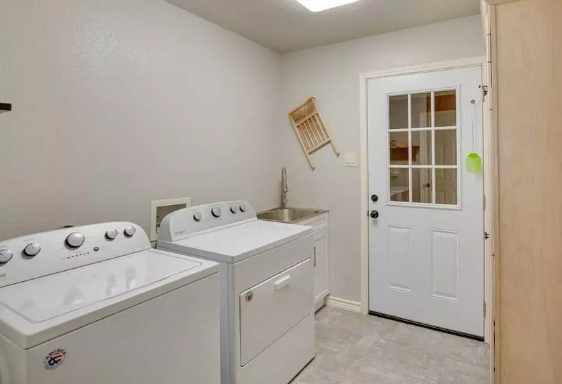 Holly Lake Retreat W/ 3 Community Pools & Yard